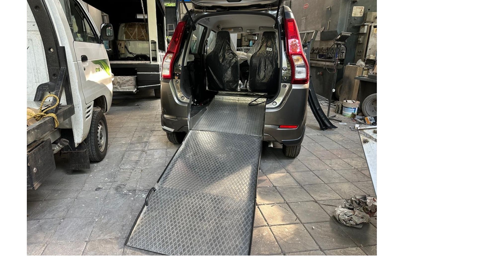 WHEEL CHAIR CAR